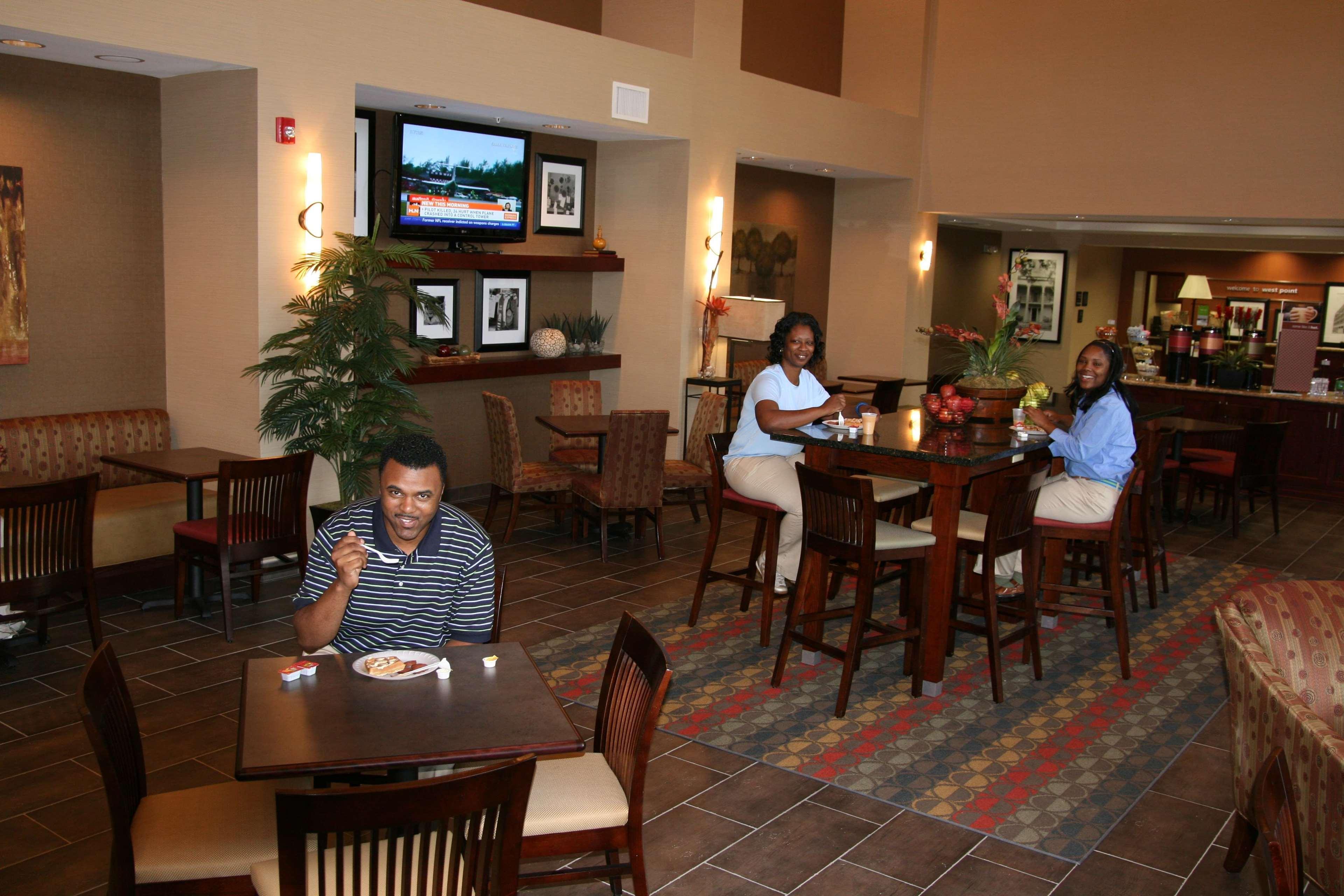 Hampton Inn & Suites West Point Restaurant photo